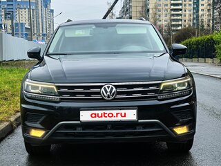 2017 Volkswagen Tiguan II, чёрный, 2590000 рублей, вид 2