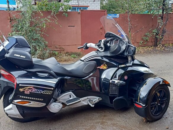 2010 BRP Can-Am Spyder, чёрный, 870000 рублей - вид 2