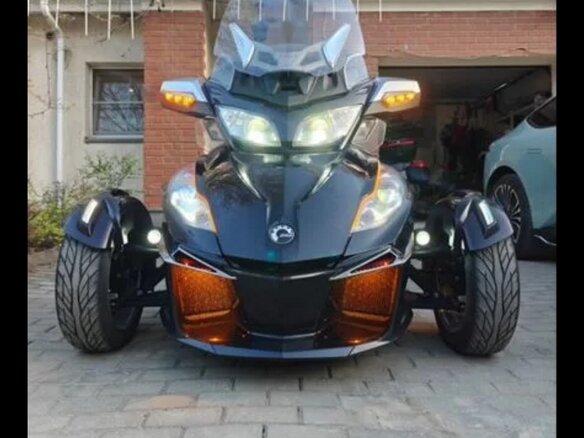 2014 BRP Can-Am Spyder, чёрный, 1935000 рублей
