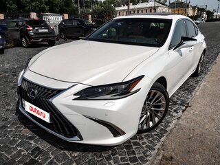 2021 Lexus ES 300h VII Рестайлинг, белый, 5150000 рублей, вид 4