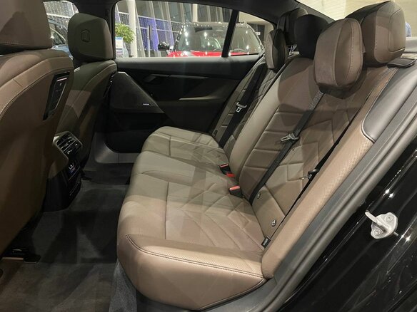 2025 BMW 5 серии 530Li xDrive VIII (G60/G61/G68), чёрный - вид 16