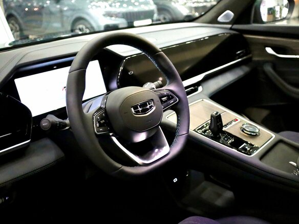 2026 Geely Monjaro I Рестайлинг, белый - вид 11