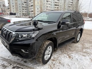 2020 Toyota Land Cruiser Prado 150 Series Рестайлинг 2, чёрный, 5500000 рублей, вид 2
