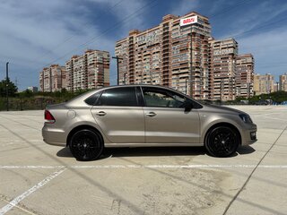 2016 Volkswagen Polo V Рестайлинг, бежевый, 1000000 рублей, вид 4