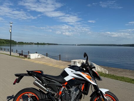 2021 KTM 890 Duke R, белый, 770000 рублей, вид 2