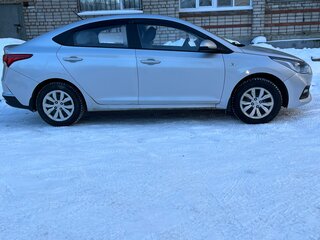 2017 Hyundai Solaris II, серый, 800000 рублей, вид 2