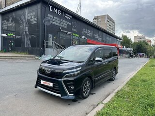 2018 Toyota Voxy III (R80) Рестайлинг, синий, 3350000 рублей, вид 2