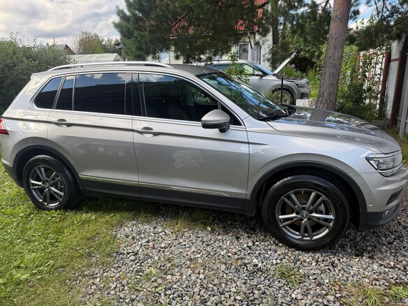 2017 Volkswagen Tiguan II, серебристый, 2400000 рублей - вид 6
