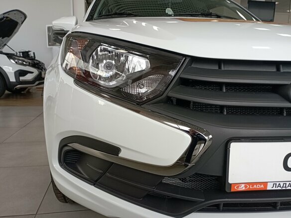2026 Lada (ВАЗ) Granta I Рестайлинг, белый - вид 3