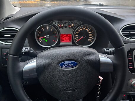 2011 Ford Focus II Рестайлинг, чёрный, 650000 рублей, вид 4