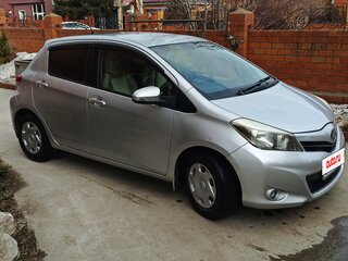 2012 Toyota Vitz III (XP130), серебристый, 660000 рублей, вид 1