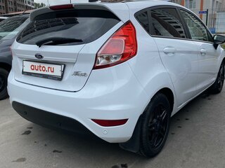 2017 Ford Fiesta Mk6 Рестайлинг, белый, 1100000 рублей, вид 3