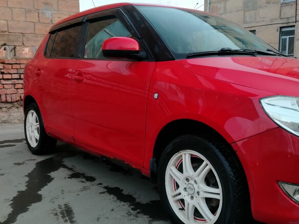 2011 Skoda Fabia II Рестайлинг, красный, 470000 рублей - вид 5