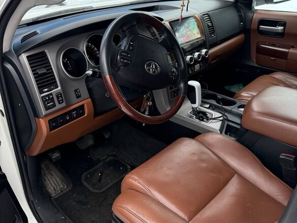 2012 Toyota Sequoia II, белый, 3900000 рублей - вид 16