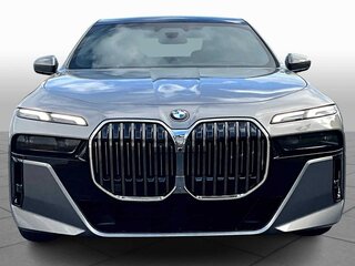2026 BMW 7 серии 740i xDrive VII (G70), серебристый, 13731749 рублей, вид 2