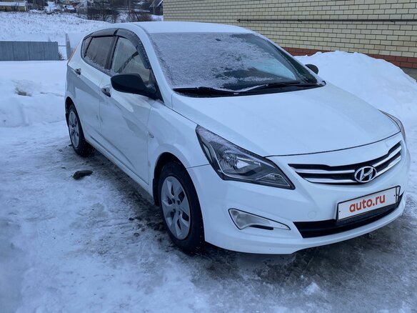 2014 Hyundai Solaris I Рестайлинг, серебристый, 720000 рублей - вид 2