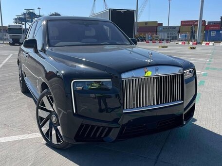 2025 Rolls-Royce Cullinan I Рестайлинг (Series II), чёрный, 69000000 рублей, вид 2