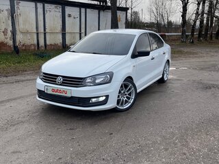 2017 Volkswagen Polo V Рестайлинг, белый, 1300000 рублей, вид 1