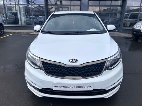 2015 Kia Rio III Рестайлинг, белый, 945000 рублей, вид 4