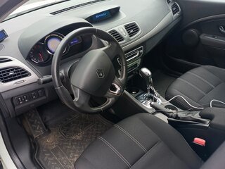 2013 Renault Megane III Рестайлинг, белый, 750000 рублей, вид 4