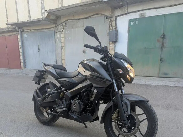 2017 Bajaj Pulsar NS 200, серый, 275000 рублей
