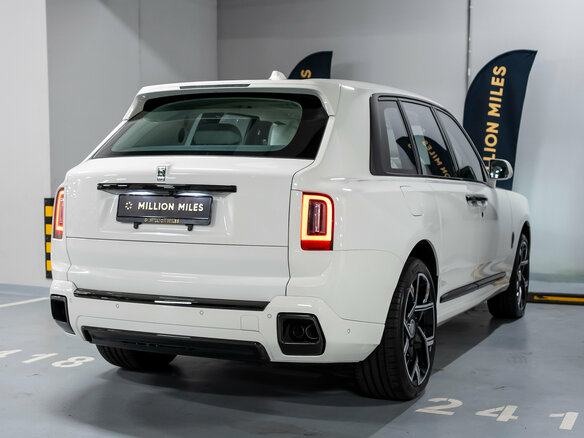 2025 Rolls-Royce Cullinan Black Badge I Рестайлинг (Series II), белый, 64500000 рублей - вид 9