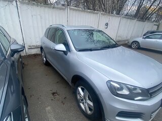 2013 Volkswagen Touareg II, серебристый, 2050000 рублей, вид 2