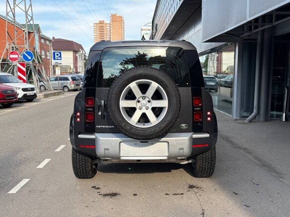 2023 Land Rover Defender 110 II, серый, 12500000 рублей - вид 4