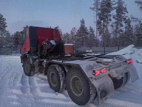 2007 Iveco Trakker, пурпурный, 3500000 рублей, вид 2