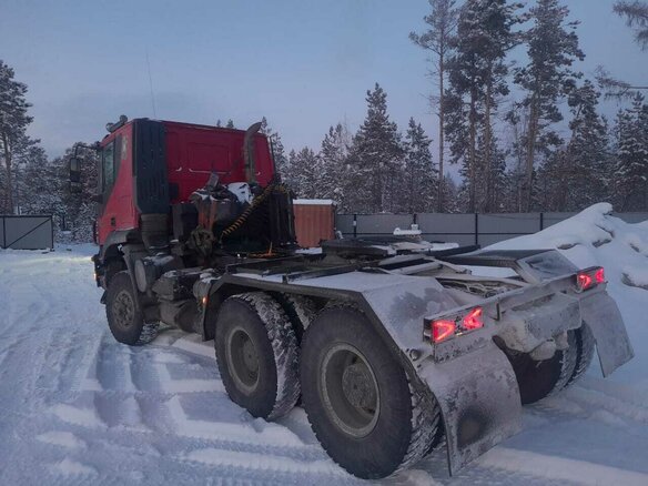 2007 Iveco Trakker, пурпурный, 3500000 рублей - вид 1