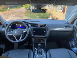 2022 Volkswagen Tiguan Allspace II Рестайлинг, красный, 3000000 рублей, вид 4