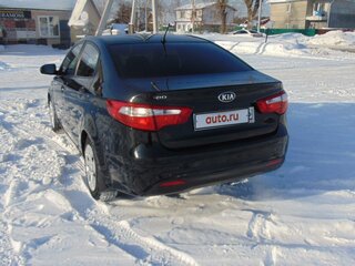 2013 Kia Rio 4-speed III, чёрный, 770000 рублей, вид 4