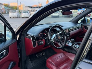 2018 Porsche Cayenne S III, чёрный, 5900000 рублей, вид 5