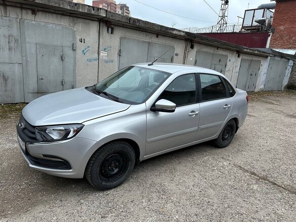 2018 Lada (ВАЗ) Granta I, серебристый, 650000 рублей