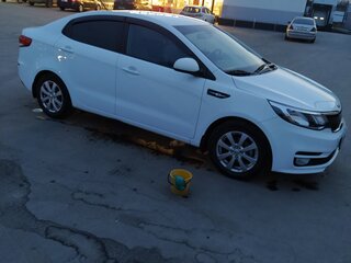 2017 Kia Rio III Рестайлинг, белый, 1250000 рублей, вид 1