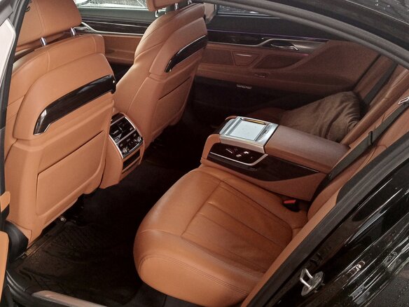 2017 BMW 7 серии Long 730Ld xDrive VI (G11/G12), чёрный, 3400000 рублей - вид 9