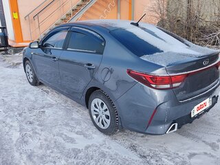 2021 Kia Rio IV Рестайлинг, серый, 1700000 рублей, вид 4