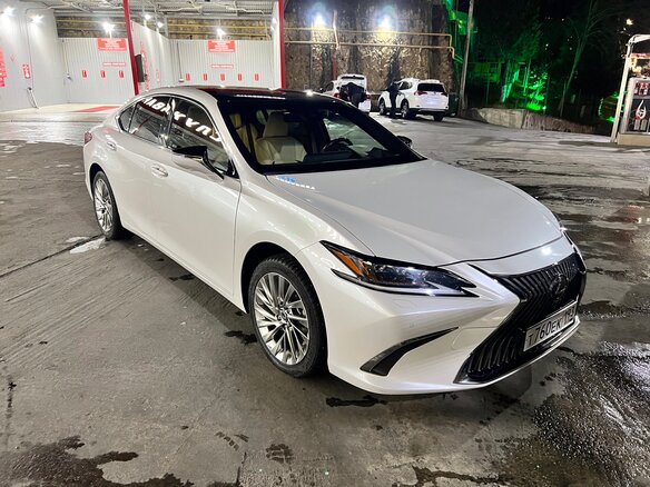 2020 Lexus ES 250 VII, белый, 5100000 рублей