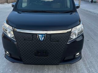 2017 Toyota Esquire I Рестайлинг, чёрный, 2398000 рублей, вид 2