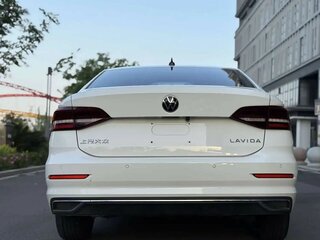 2021 Volkswagen Lavida III, белый, 1500000 рублей, вид 4