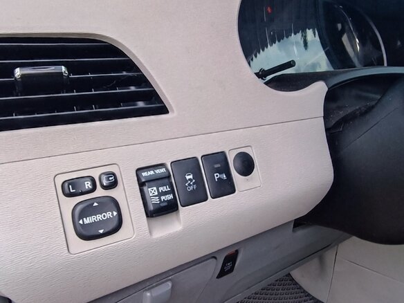 2011 Toyota Sienna III, серый, 2400000 рублей - вид 9