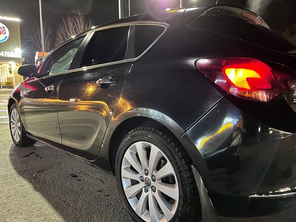 2013 Opel Astra J Рестайлинг, чёрный, 750000 рублей - вид 21