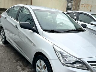 2014 Hyundai Solaris I Рестайлинг, серебристый, 950000 рублей, вид 5