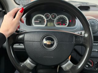 2011 Chevrolet Aveo I Рестайлинг, белый, 700000 рублей, вид 2