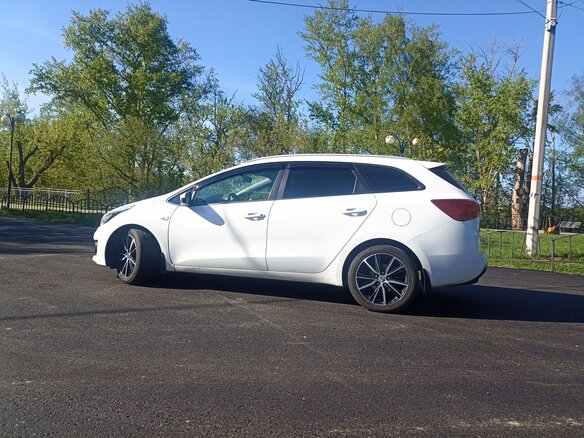 2017 Kia Ceed II Рестайлинг, белый, 1220000 рублей - вид 7