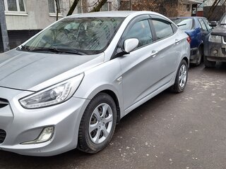 2013 Hyundai Solaris I, серебристый, 820000 рублей, вид 5