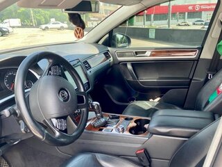 2010 Volkswagen Touareg II, чёрный, 1681000 рублей, вид 4