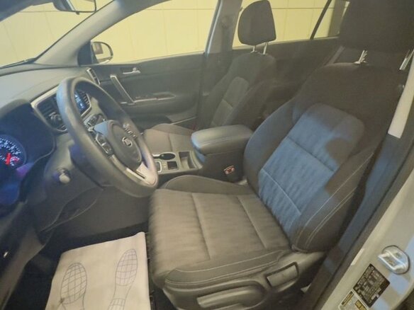 2019 Kia Sportage IV Рестайлинг, серебристый, 1650000 рублей - вид 11