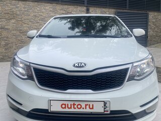 2016 Kia Rio III Рестайлинг, белый, 800000 рублей, вид 4