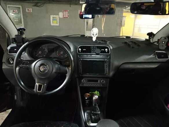 2013 Volkswagen Polo V, чёрный, 600000 рублей - вид 9